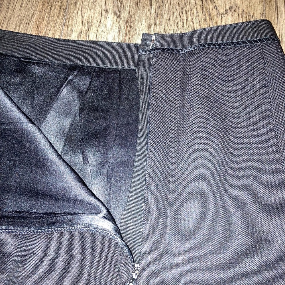 ▪️MARC JACOBS Black Pleated Skirt with Silk trim and accents - Picture 4 of 16